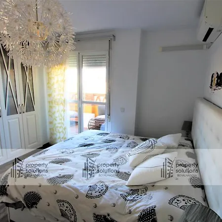 Apartamento ático Deluxe. Gran Terraza Con Vistas Panorámicas. Piscina De Temporada. Parking Gratis.